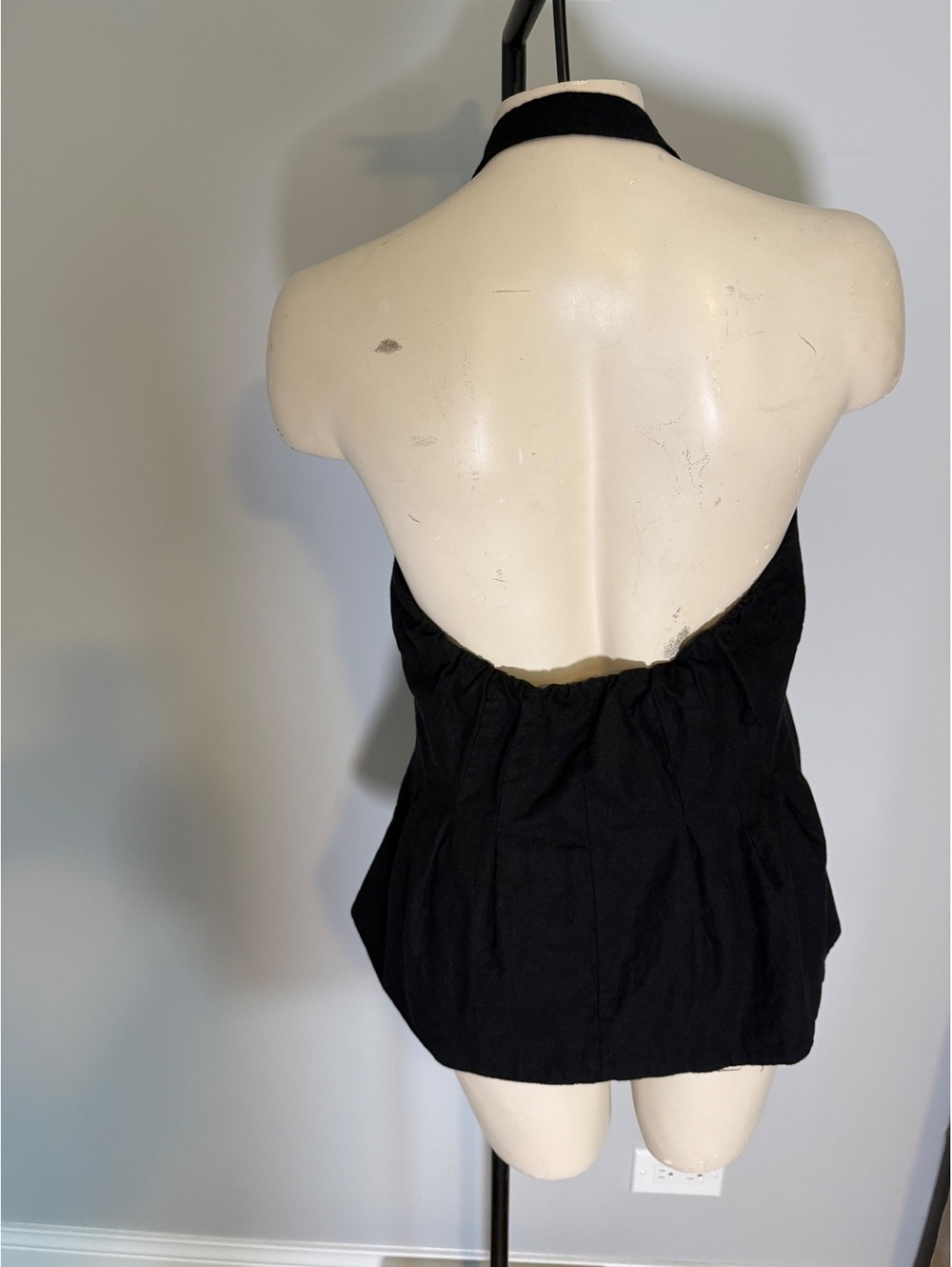 WAYF‎ Black Linen Blend Halter Top with Button Front - Picture 4 of 10